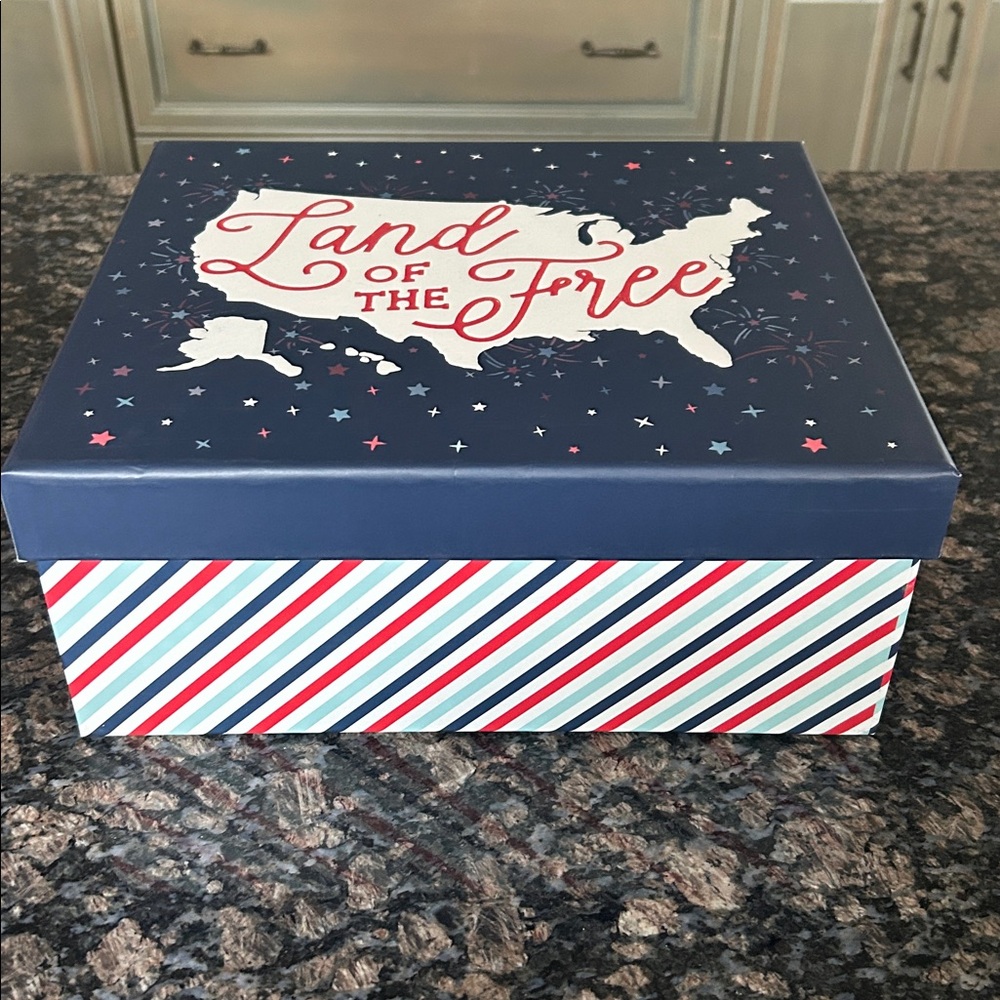 CELEBRATE IT PATRIOTIC "LAND OF THE FREE SMALL DECORATIVE BOX NWT